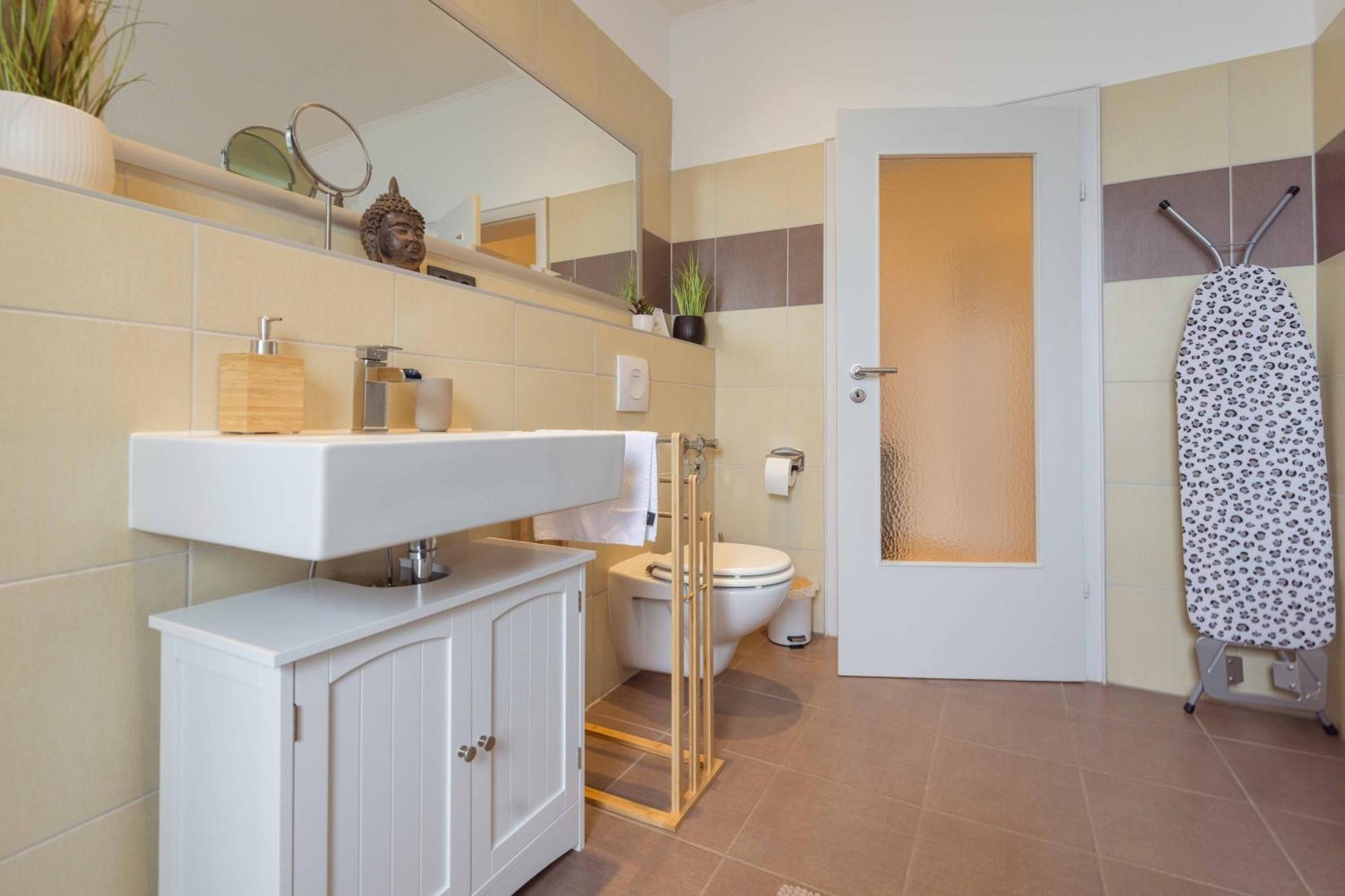 Schillerapartment Hof, Kueche, 24H Digital-Checkin, Parkplatz, Wlan250Mbit Хоф Екстериор снимка