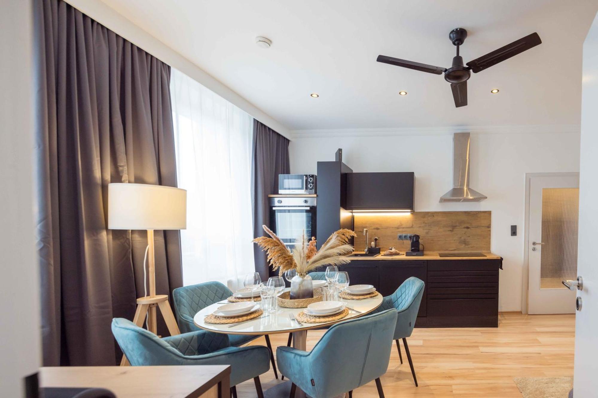 Schillerapartment Hof, Kueche, 24H Digital-Checkin, Parkplatz, Wlan250Mbit Хоф Екстериор снимка