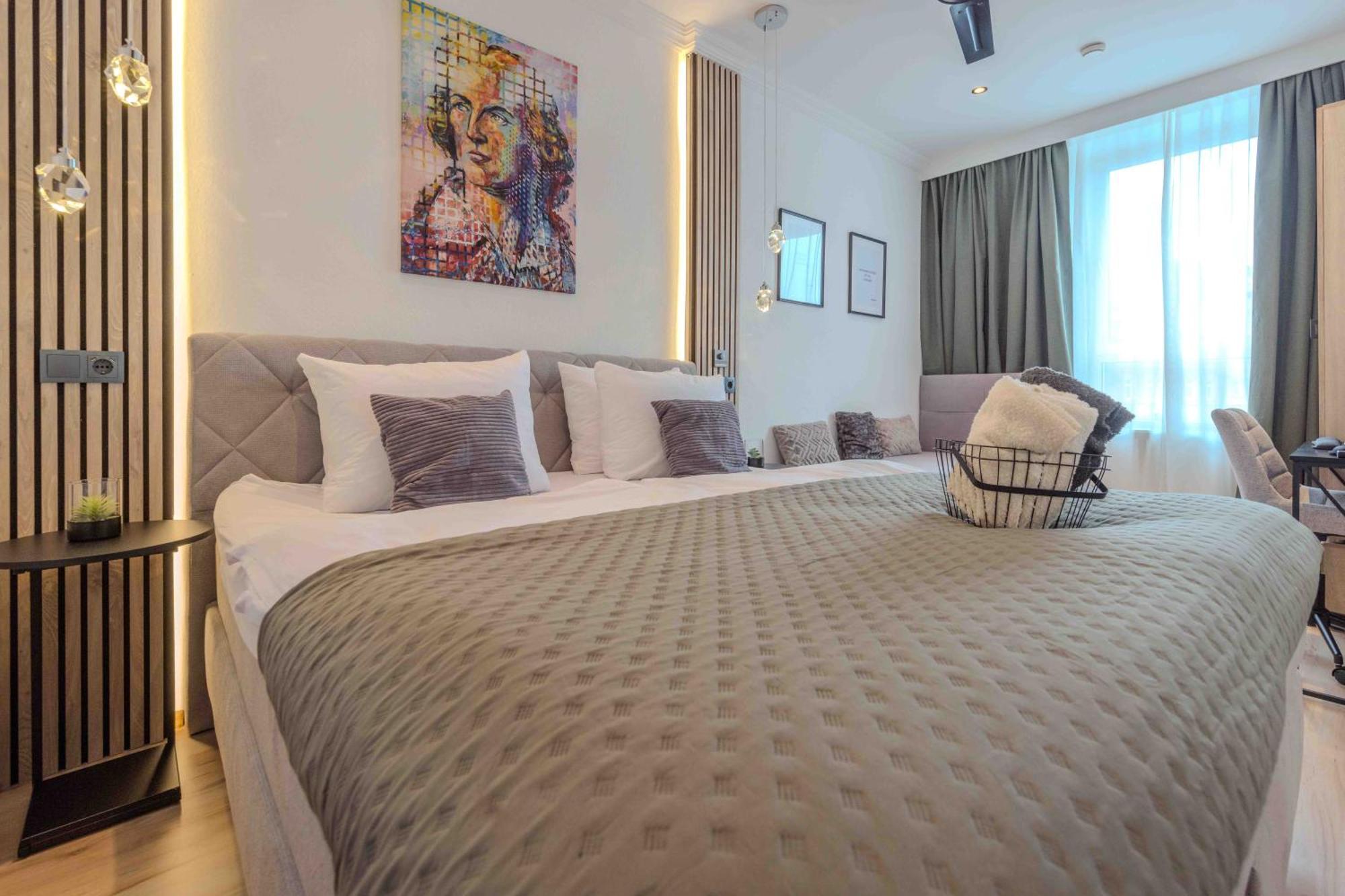 Schillerapartment Hof, Kueche, 24H Digital-Checkin, Parkplatz, Wlan250Mbit Хоф Екстериор снимка