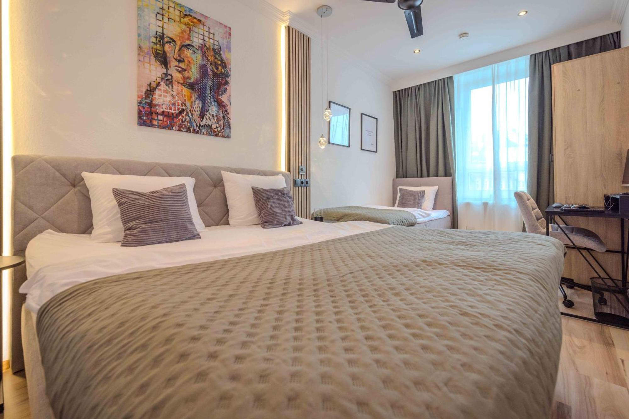 Schillerapartment Hof, Kueche, 24H Digital-Checkin, Parkplatz, Wlan250Mbit Хоф Екстериор снимка