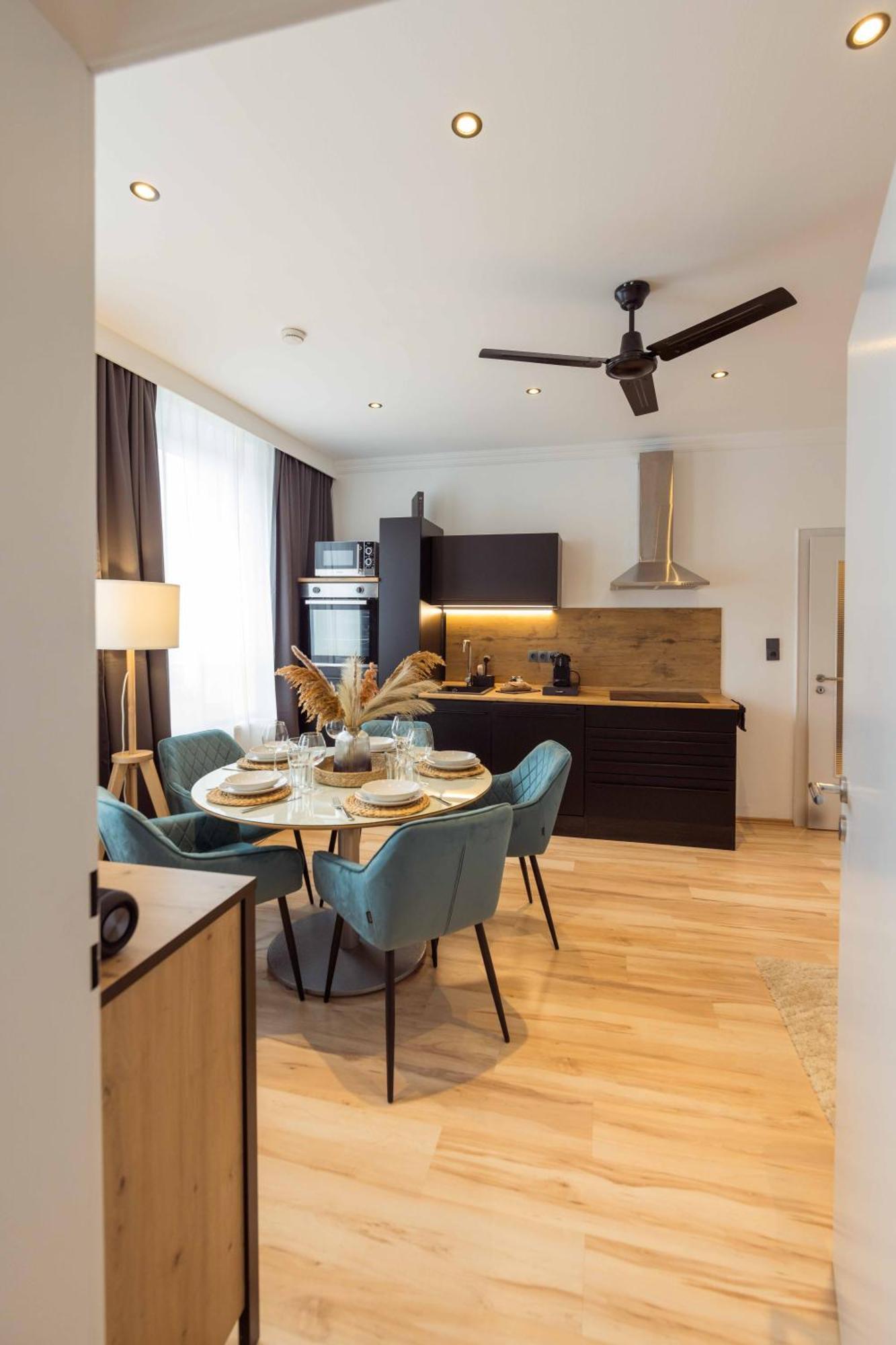 Schillerapartment Hof, Kueche, 24H Digital-Checkin, Parkplatz, Wlan250Mbit Хоф Екстериор снимка