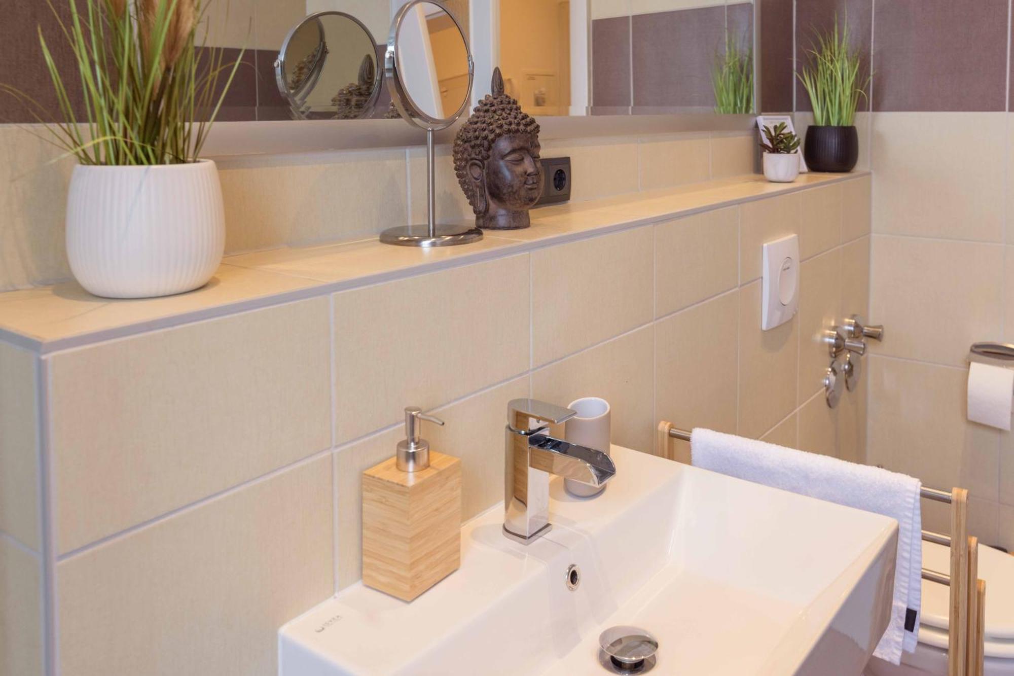 Schillerapartment Hof, Kueche, 24H Digital-Checkin, Parkplatz, Wlan250Mbit Хоф Екстериор снимка