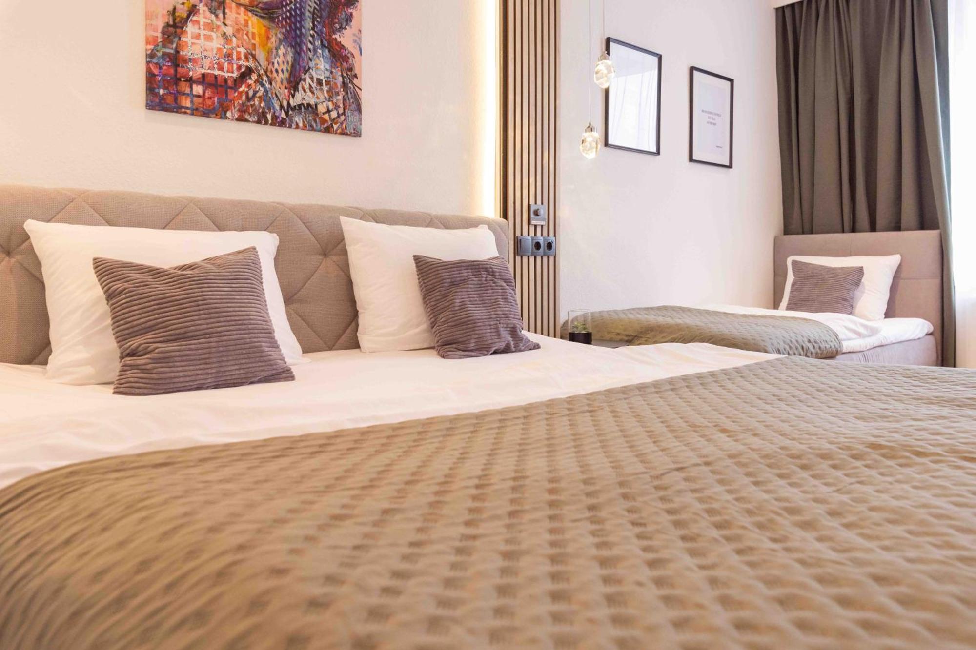 Schillerapartment Hof, Kueche, 24H Digital-Checkin, Parkplatz, Wlan250Mbit Хоф Екстериор снимка