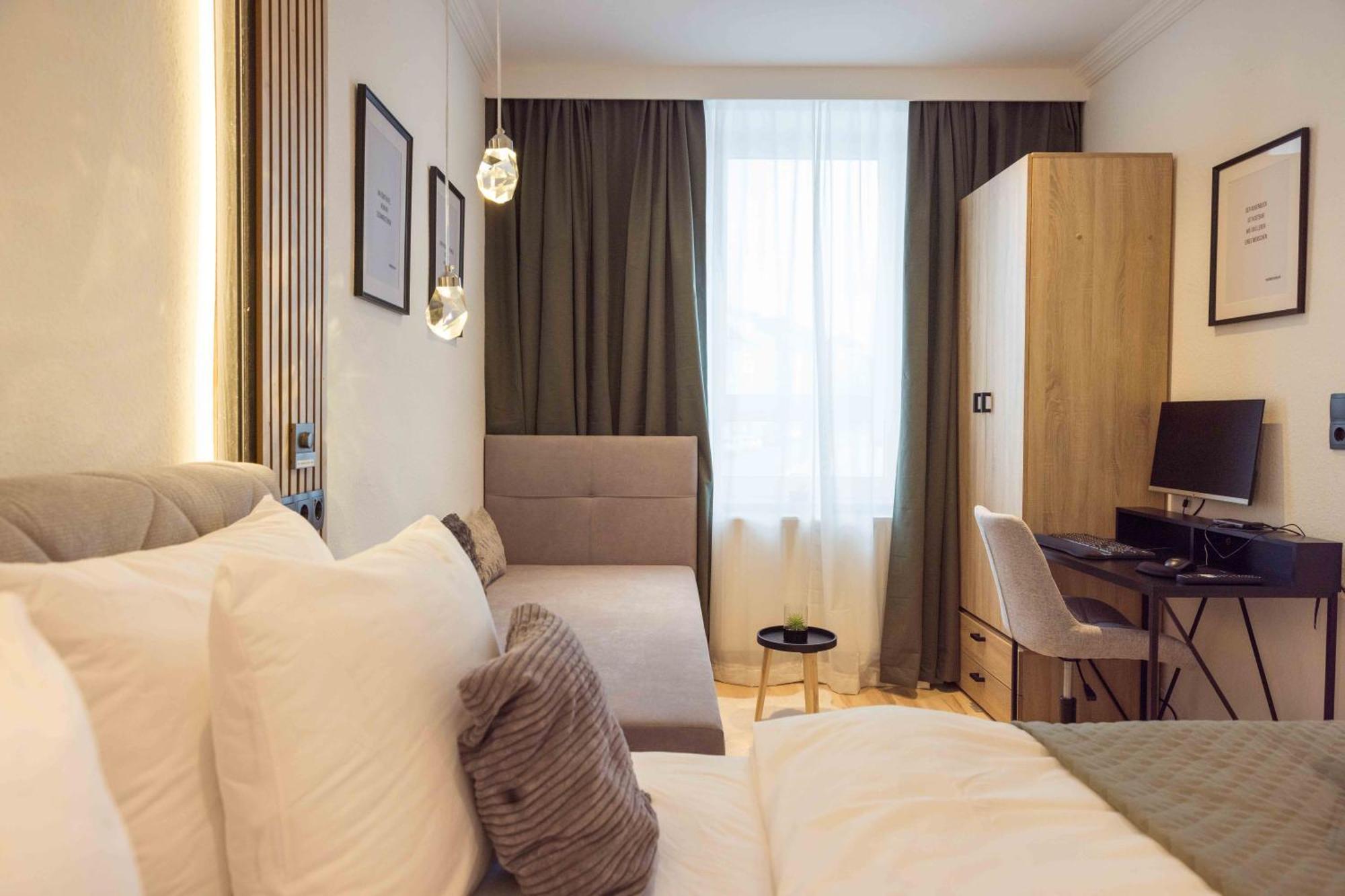 Schillerapartment Hof, Kueche, 24H Digital-Checkin, Parkplatz, Wlan250Mbit Хоф Екстериор снимка