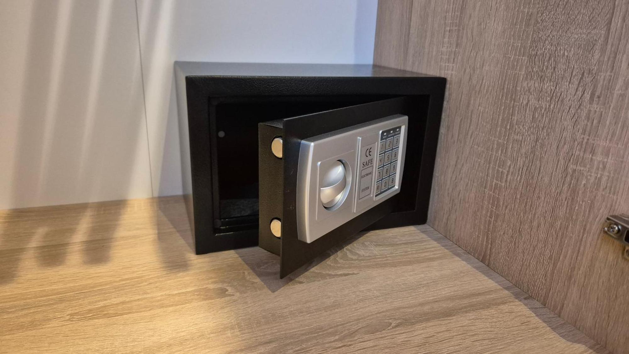 Schillerapartment Hof, Kueche, 24H Digital-Checkin, Parkplatz, Wlan250Mbit Хоф Стая снимка